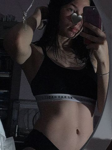 Мелиса Высокая Брюнетка